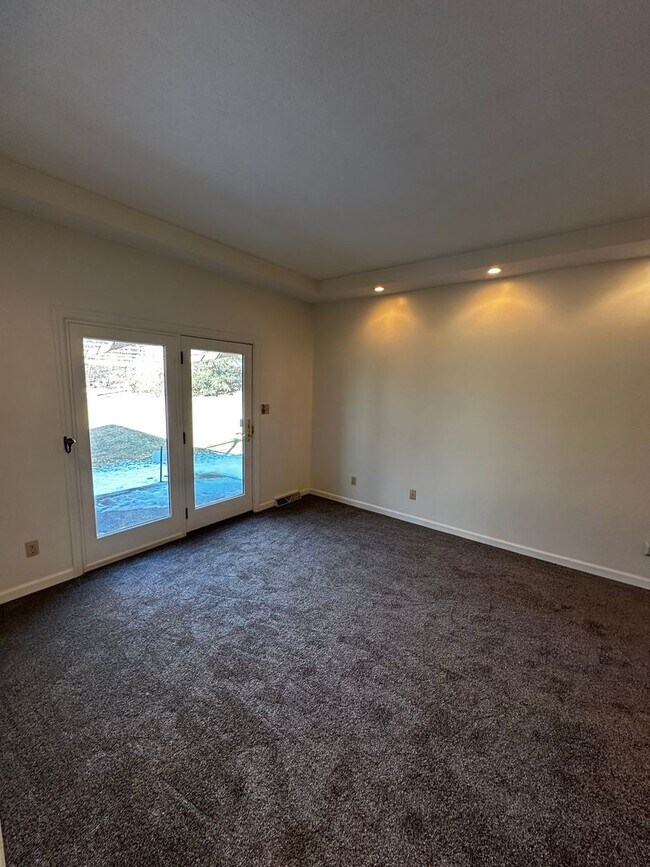 Building Photo - 1250-1254 Evans City Rd