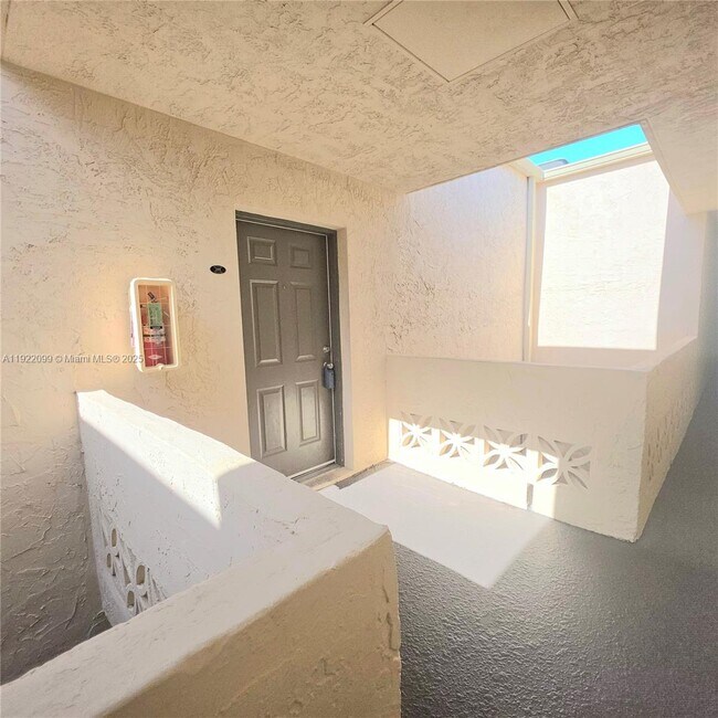 Building Photo - 14500 SW 88th Ave