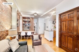 Building Photo - 257 W 12th St