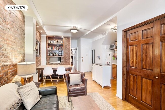 Primary Photo - 257 W 12th St