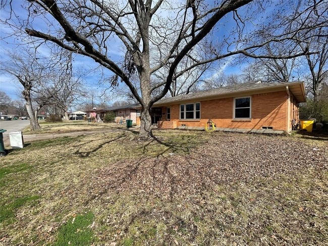 Building Photo - 1309 N Binkley St