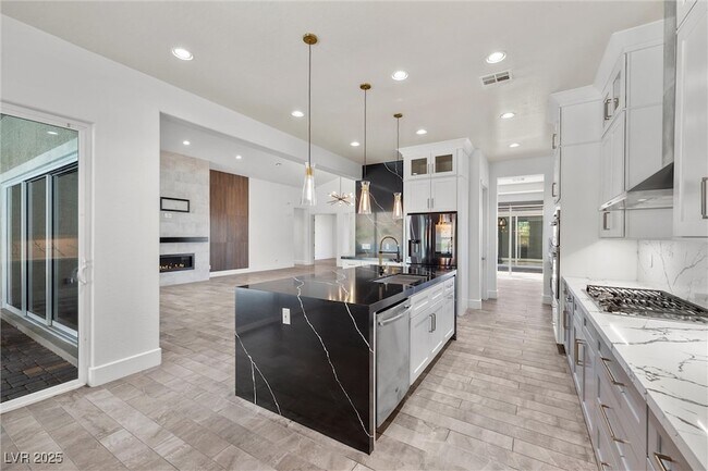 Building Photo - 6243 Carol Butte Ct