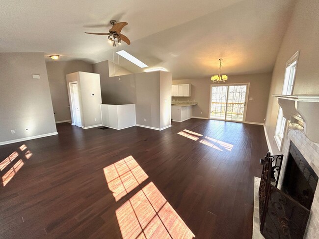 Building Photo - South AVL - Three Bedroom home with Wooded...
