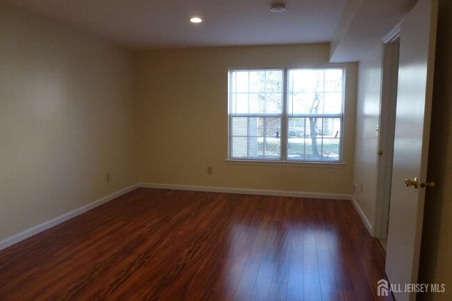 Building Photo - 601 Hampshire Dr