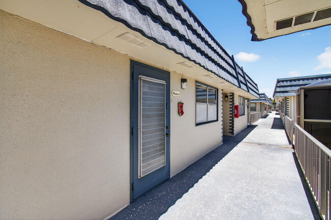 Building Photo - 228 Brittany F