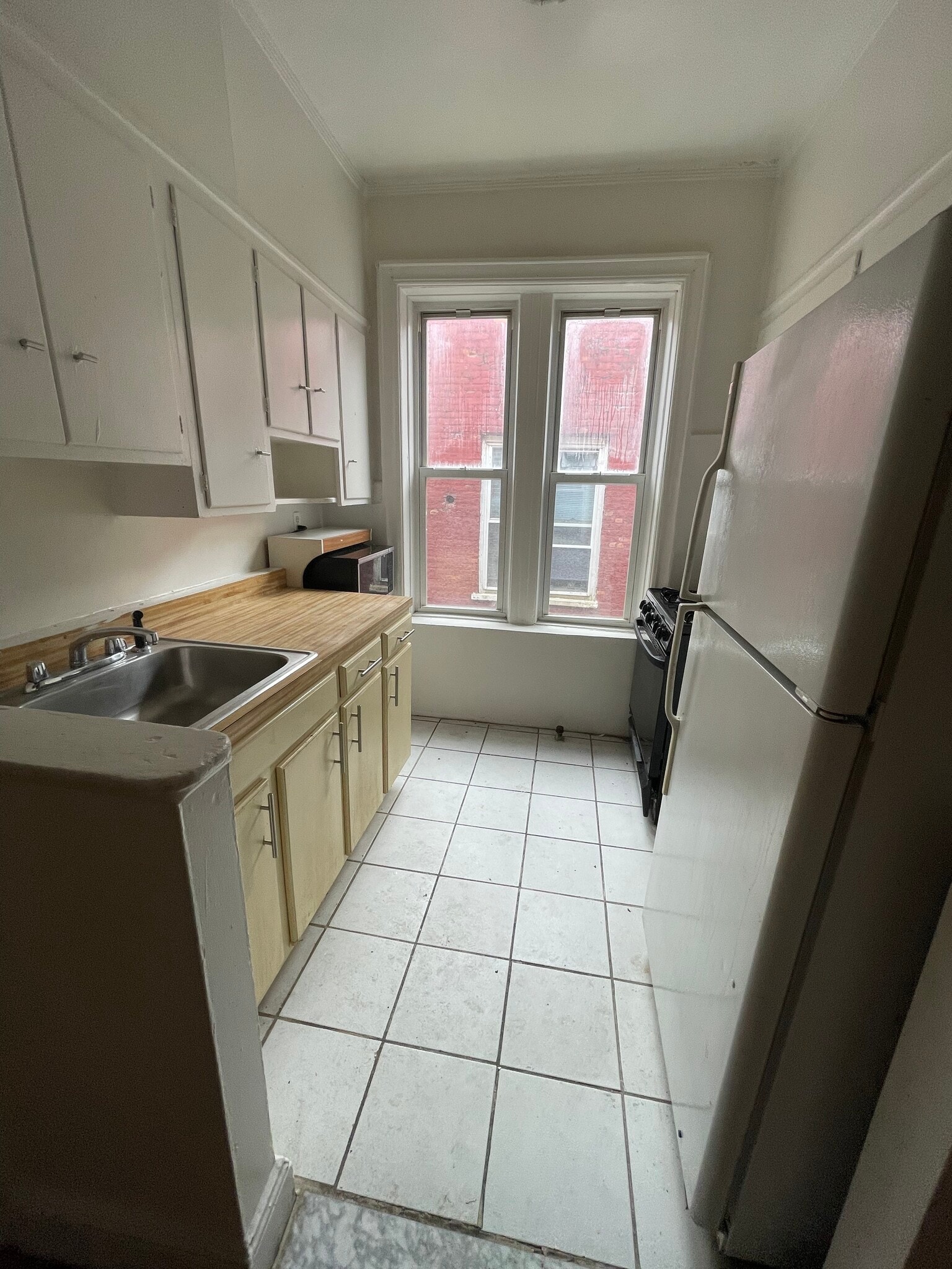 Kitchen - 17 Ludlam Pl