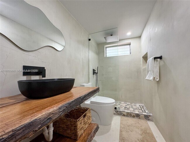 Building Photo - 1631 NE 114th St