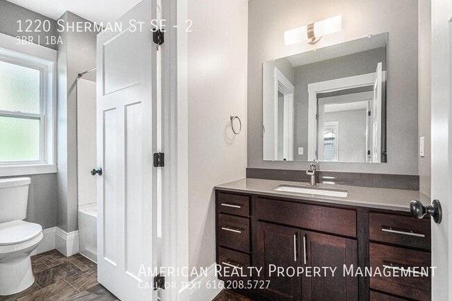 Building Photo - 1220 Sherman St SE