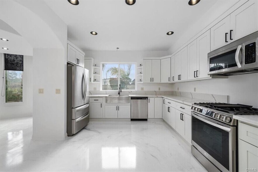 Building Photo - 588 S 7th St