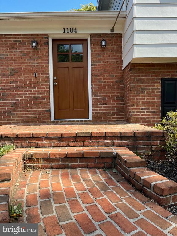 Building Photo - 1104 Milroy Ct