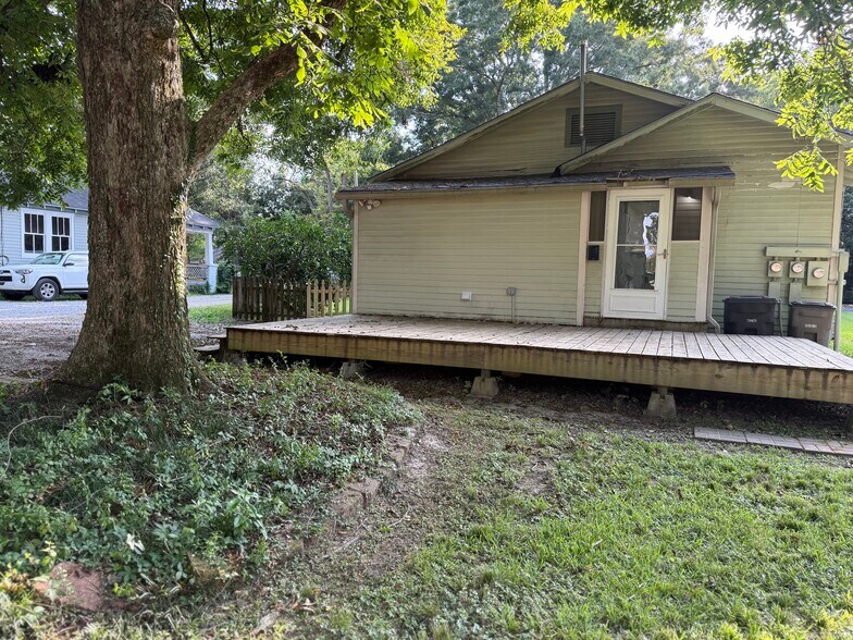 Full Deck across back of house - 345 Richland Ave
