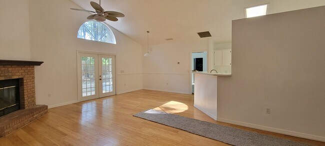 Building Photo - 3 Bedroom/2 Bath Home in Cherry Tree