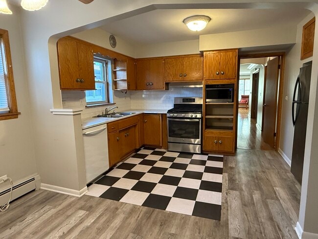 Building Photo - 5736 W Gunnison St