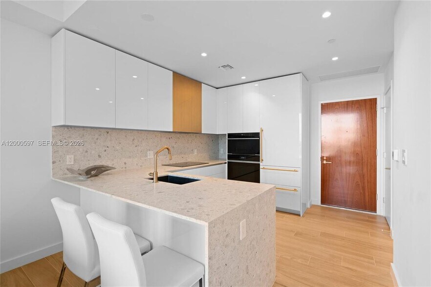 Building Photo - 2678 Tigertail Ave
