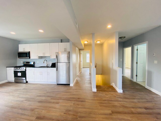 Building Photo - 272 William St