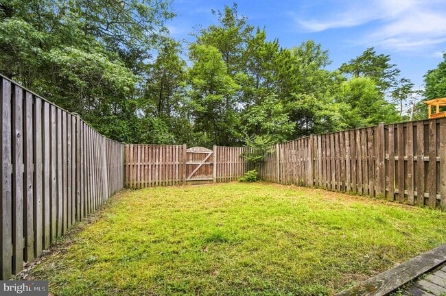 Building Photo - 25251 Dunvegan Square