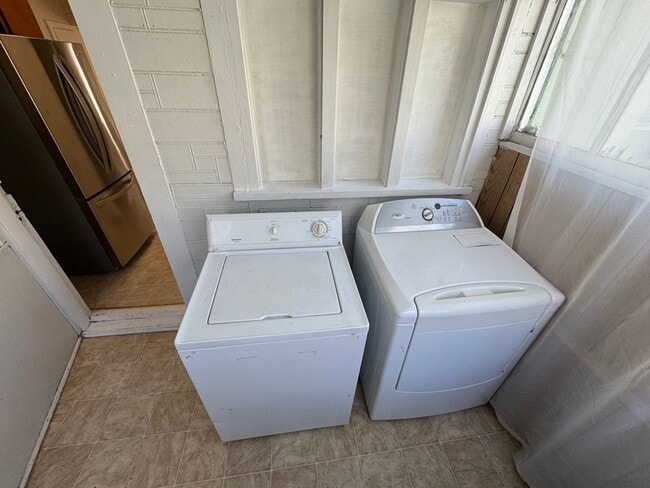 Building Photo - Newly renovated 2 bedroom home in Reno with backyard and garage! Must see! MOVE IN SPECIAL!!