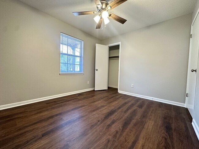 Building Photo - Home for rent in Center Point **MOVE IN SP...