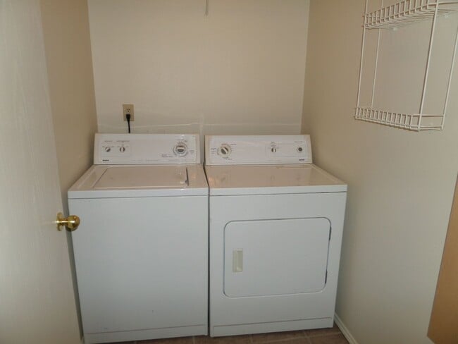 Building Photo - Fantastic HUGE Remodeled 4 Bedroom Home Wi...