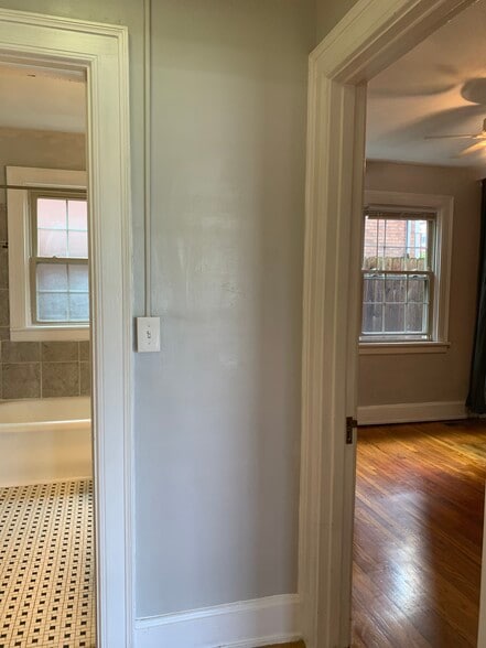 Building Photo - 931 Nassau St