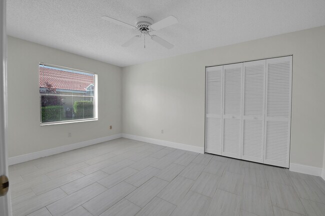 Building Photo - 5625 Aspen Ridge Cir
