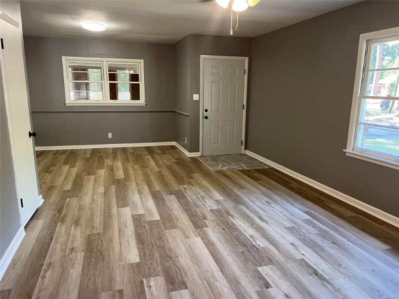 Building Photo - 3653 Cloverdale Rd