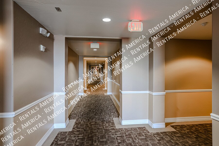 Building Photo - 14575 W Mountain View Blvd