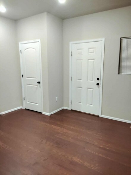 Building Photo - 704 Finch Dr