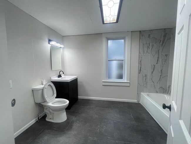 Building Photo - Charming Lower East Side Cottage Steps from Brady Street