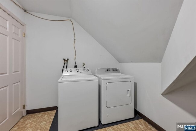 Building Photo - 43 Forsgate Ct