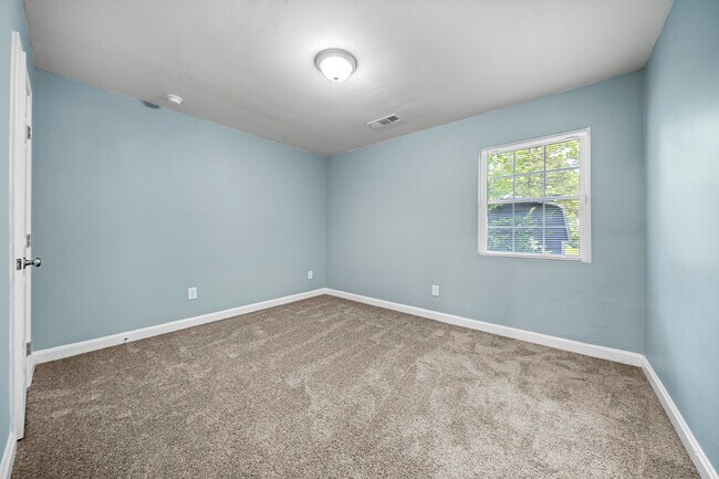 Building Photo - 1247 Cherokee Ave