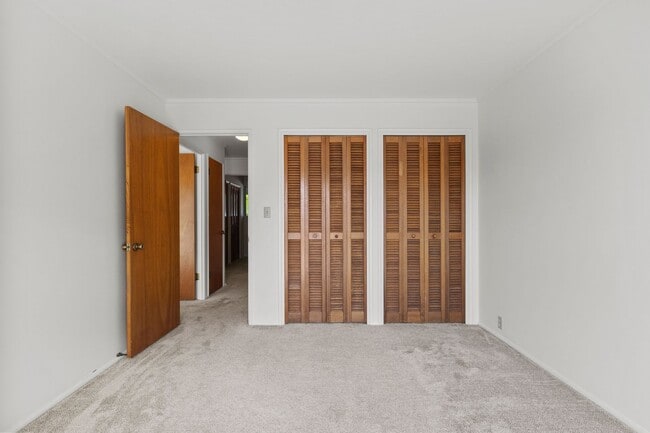 Building Photo - Waterfront living in this Hawaii Kai Marin...