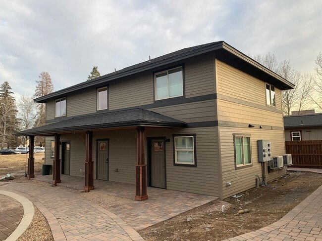 Primary Photo - 1/1 Apartment in the heart of Sisters, OR!