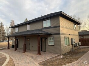 Building Photo - 1/1 Apartment in the heart of Sisters, OR!