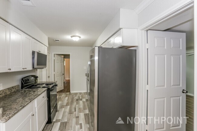 Building Photo - 3 BR/1BA | Newly Renovated Single Family Home |  1-Car Covered Parking | Backyard!