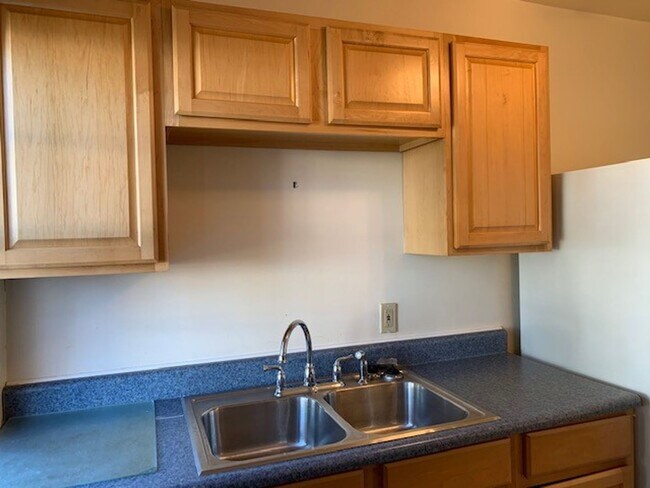 Building Photo - Duplex located close to UK, Downtown or St...