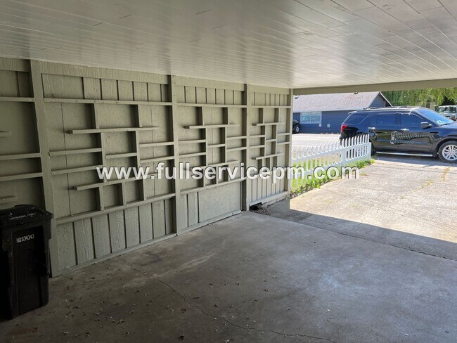 Building Photo - 9101 Corbin Dr