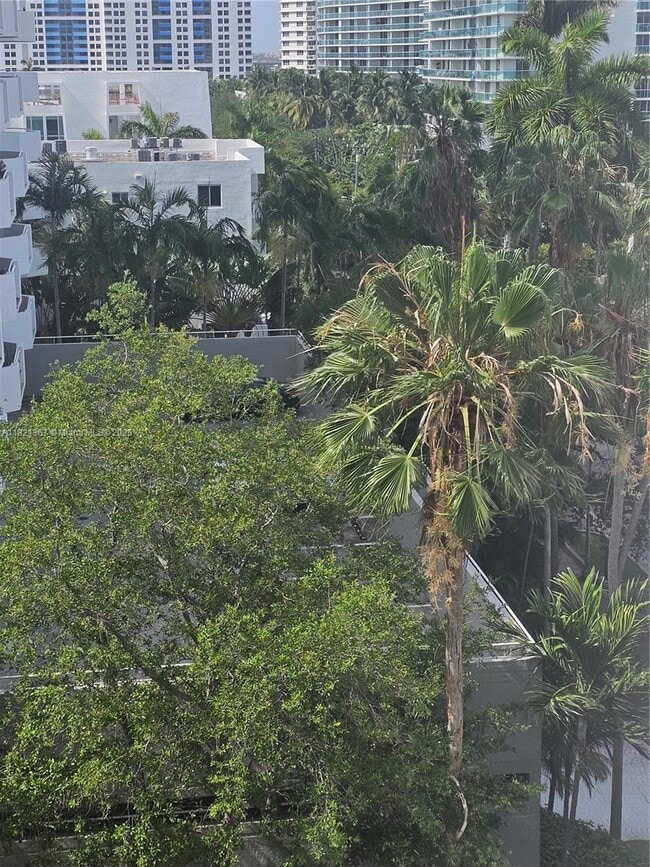 Building Photo - 1340 Lincoln Rd