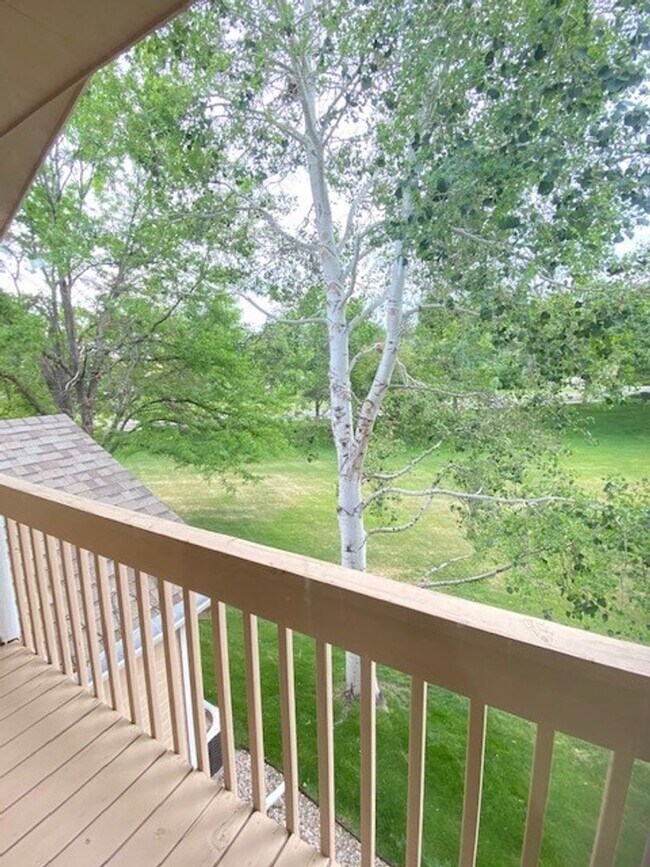 Building Photo - Large 3 Bedroom, 2.5 Bath Townhome with 2 car attached garage in Northwest Loveland, CO