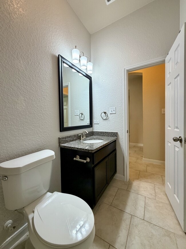 Building Photo - 646 Ridge Lawn Dr