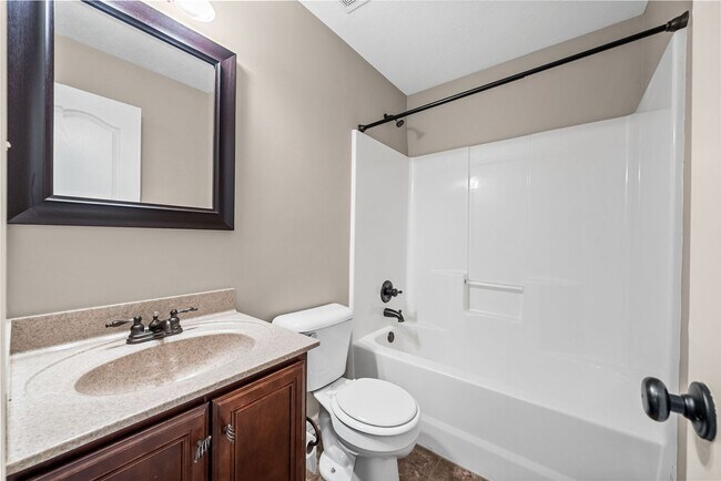 Building Photo - 3 Bedroom Pet Friendly Home For Rent Close...
