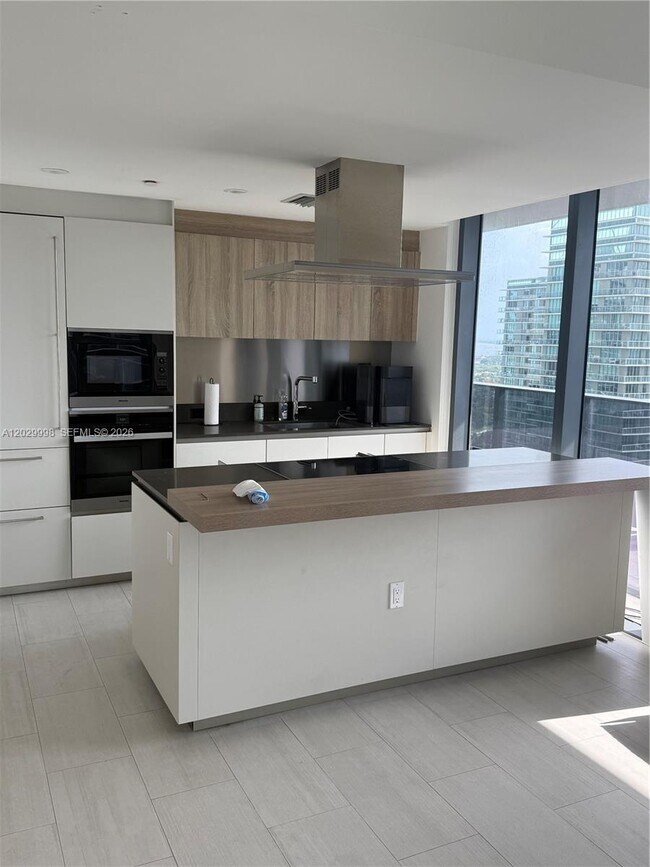 Building Photo - 1000 Brickell Plaza