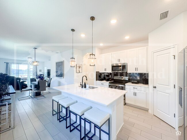 Building Photo - 6720 Great Bear Dr