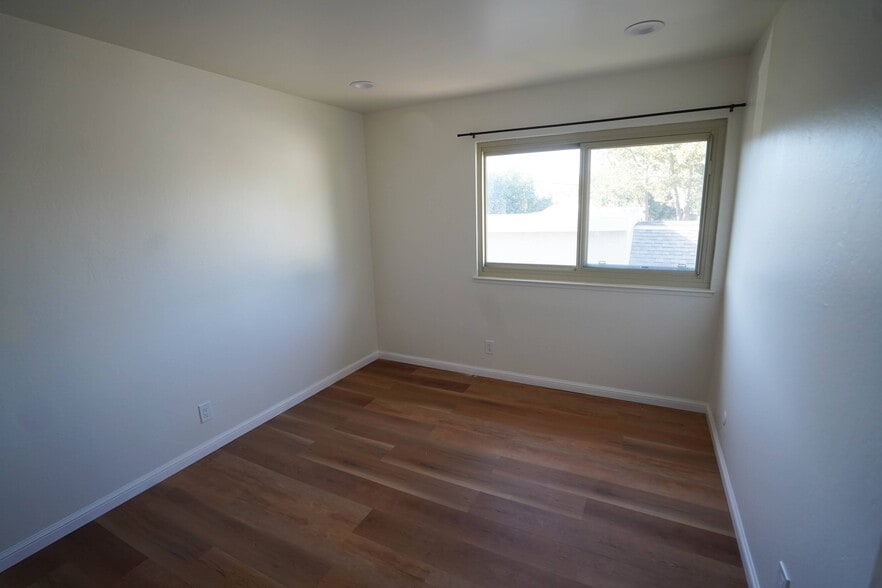 Building Photo - 2396 Shoreside Ct