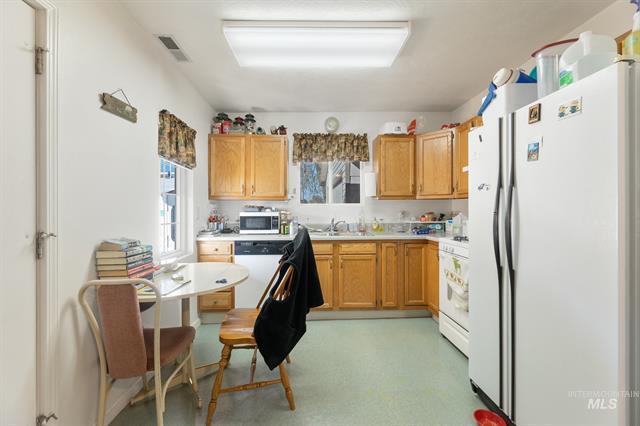 Kitchen - 2370 S Three Mile Creek Way
