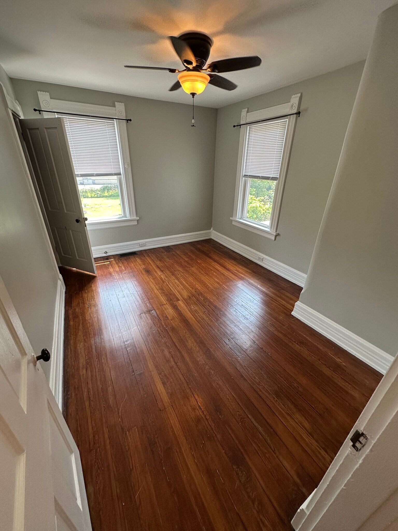 2nd bed - 4020 Elsmere Ave