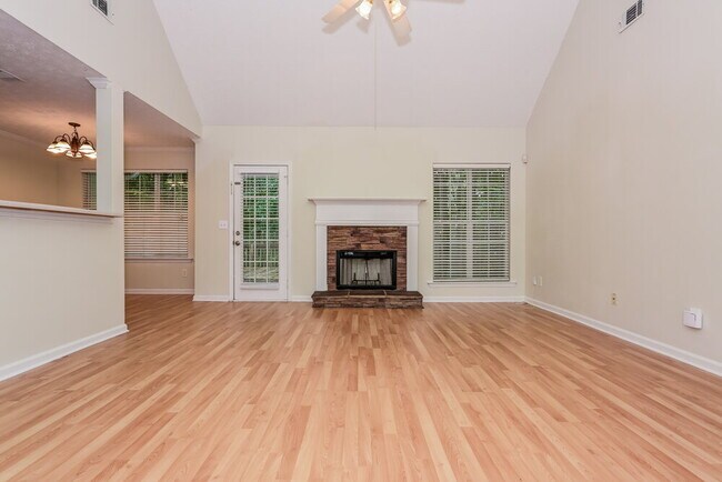 Building Photo - 190 Dillion Dr