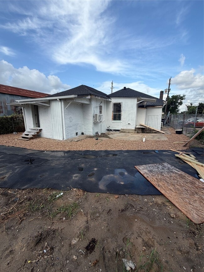 Building Photo - 304 Lockwood Dr