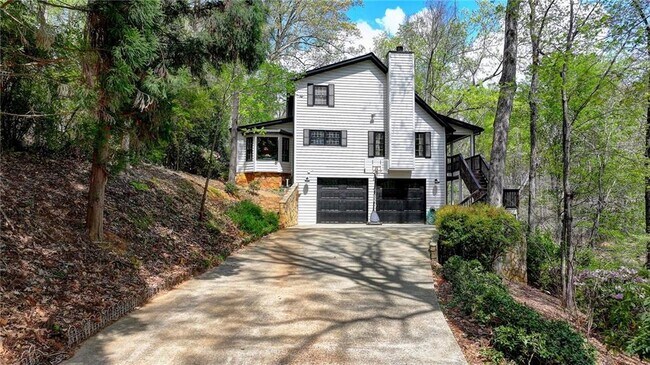 Building Photo - 443 Lakeshore Dr NW
