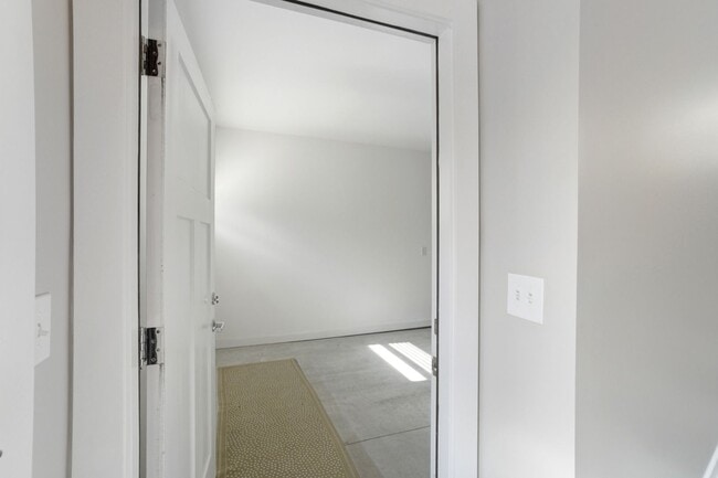 Building Photo - Experience Elevated Urban Living in the Heart of South End